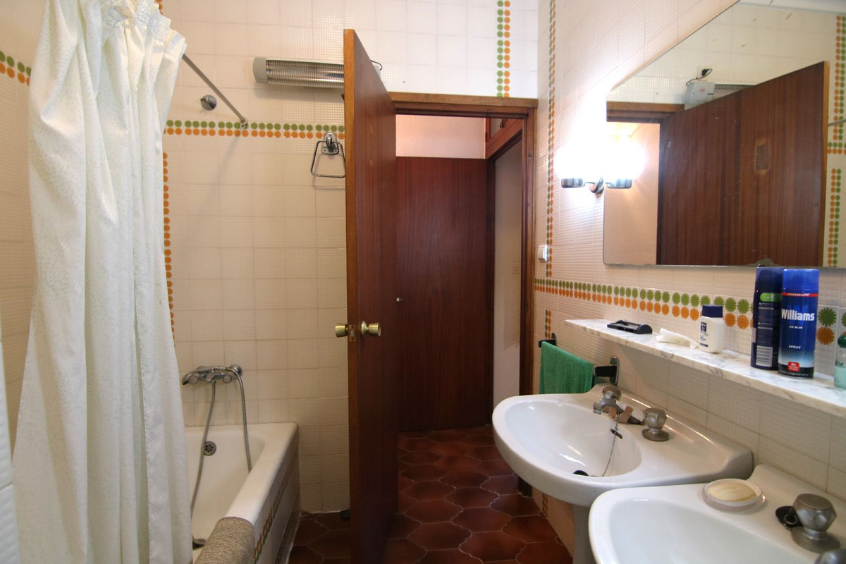 Appartement te koop in Coín R4597162
