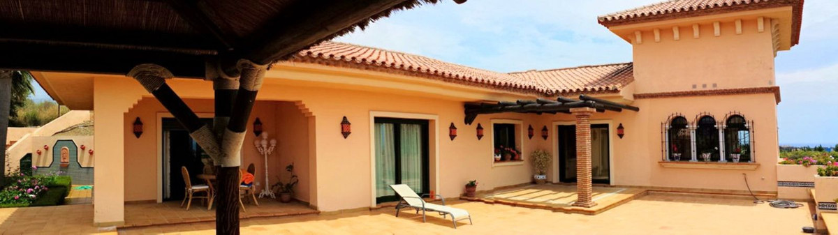 Villa te koop in Estepona R3329542