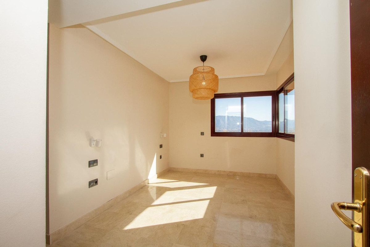 Apartment Penthouse in La Mairena, Costa del Sol
