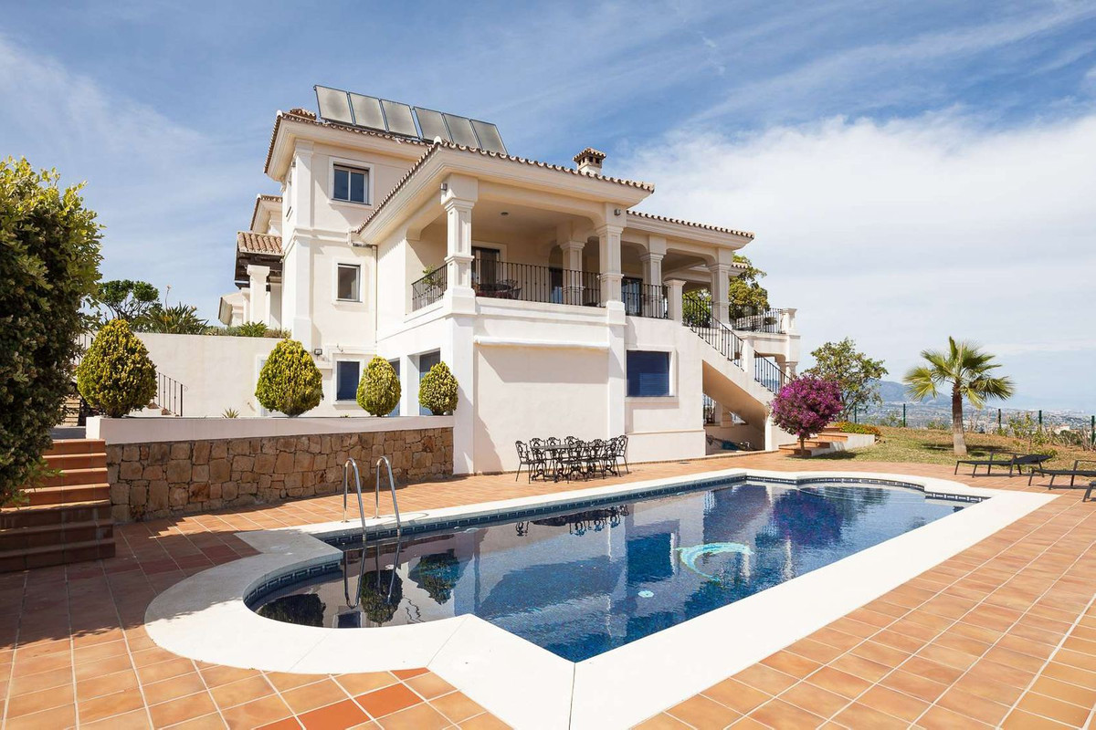 Villa te koop in La Mairena R4553296