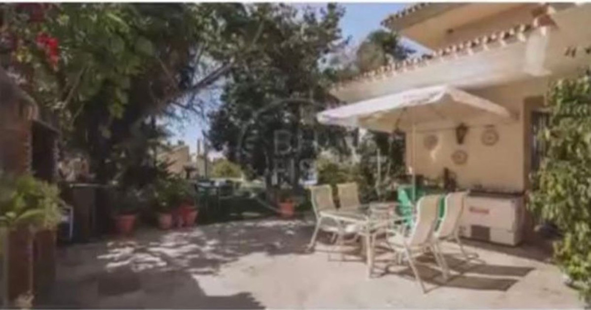 Villa te koop in Marbella R4077067