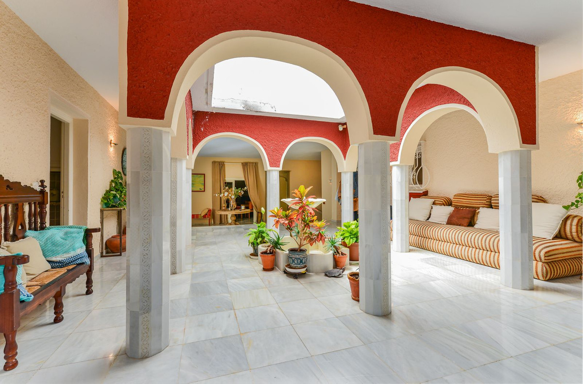 Villa te koop in Marbella R3627926