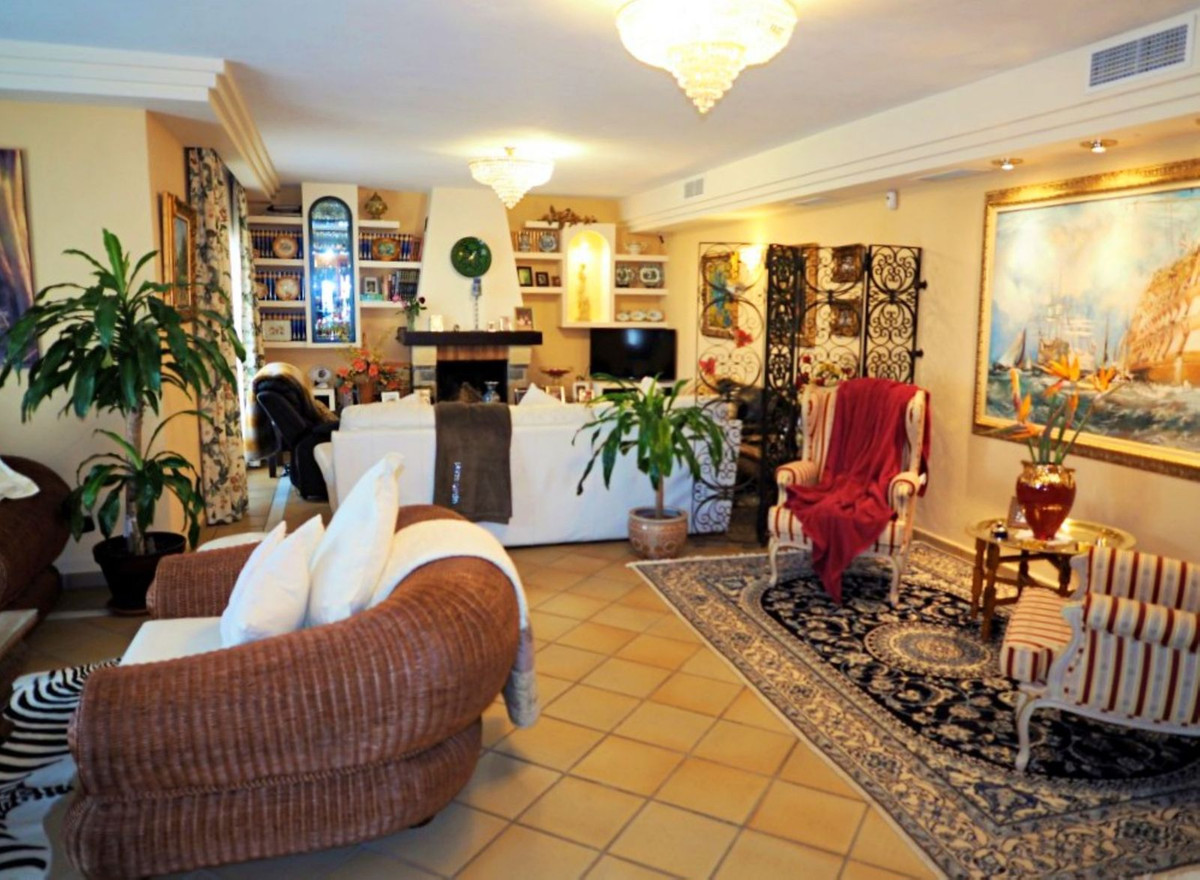 Villa te koop in Estepona R3329542