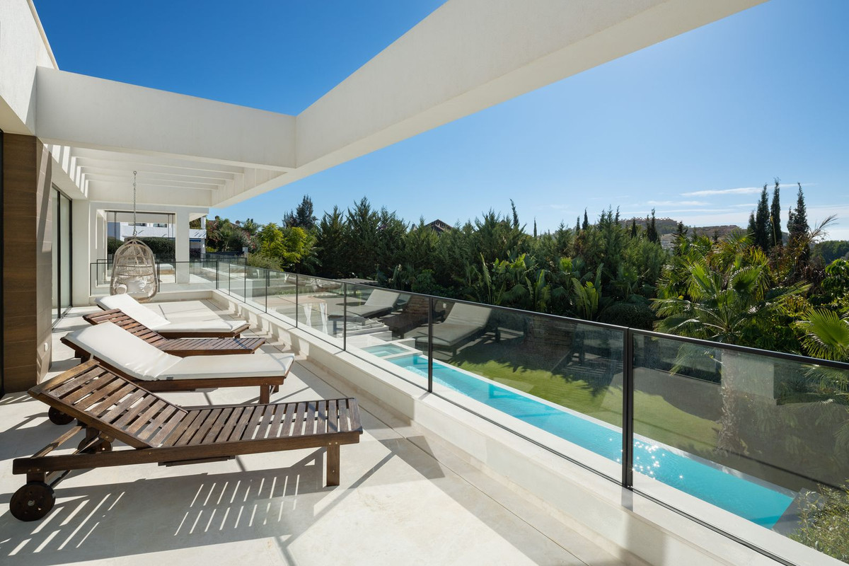 Villa te koop in Nueva Andalucía R4584541