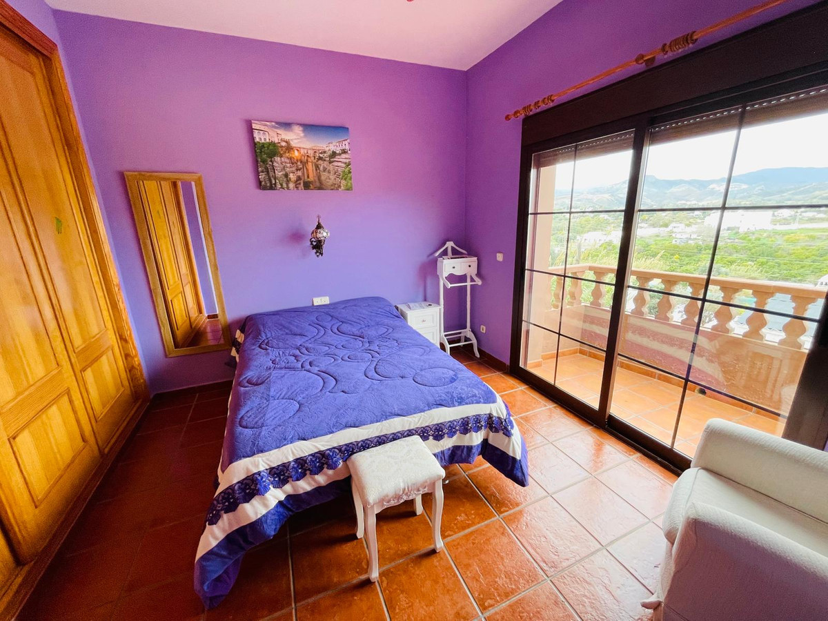 6 Bedroom Detached Villa For Sale San Pedro de Alcántara