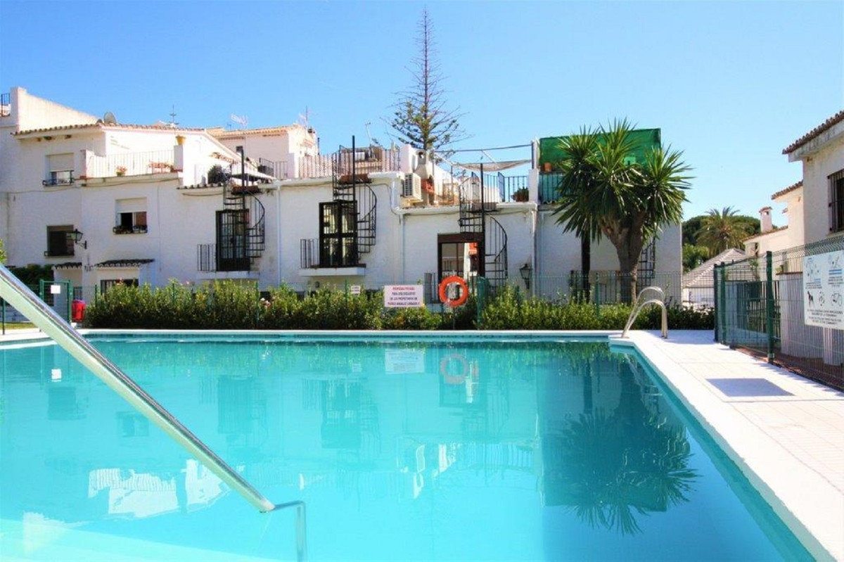 1 Bedroom Middle Floor Apartment For Sale Marbella