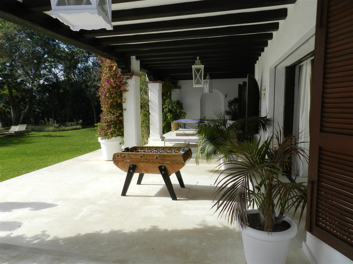 Villa con 10 Dormitorios en Venta Guadalmina Baja