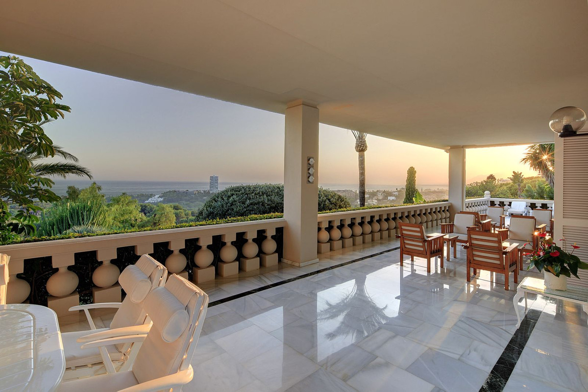Villa te koop in Marbella R4101172