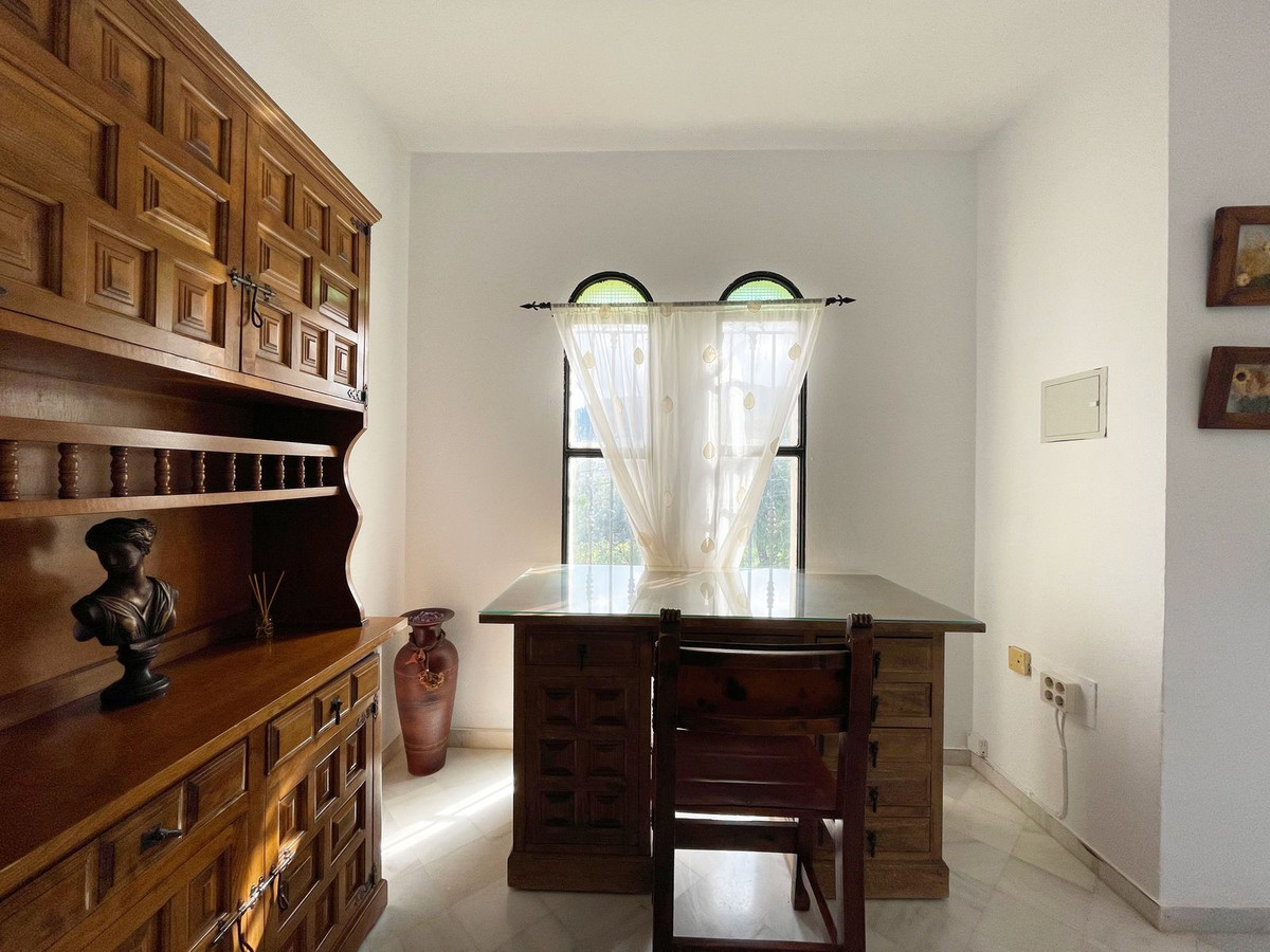 8 Bedroom Detached Villa For Sale Alhaurín de la Torre