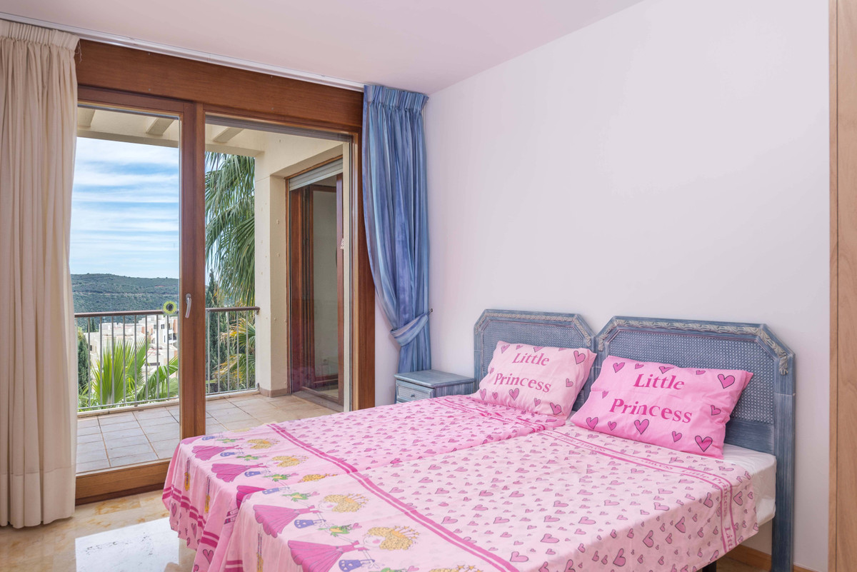 3 Dormitorio Planta Media Apartamento En Venta Altos de los Monteros