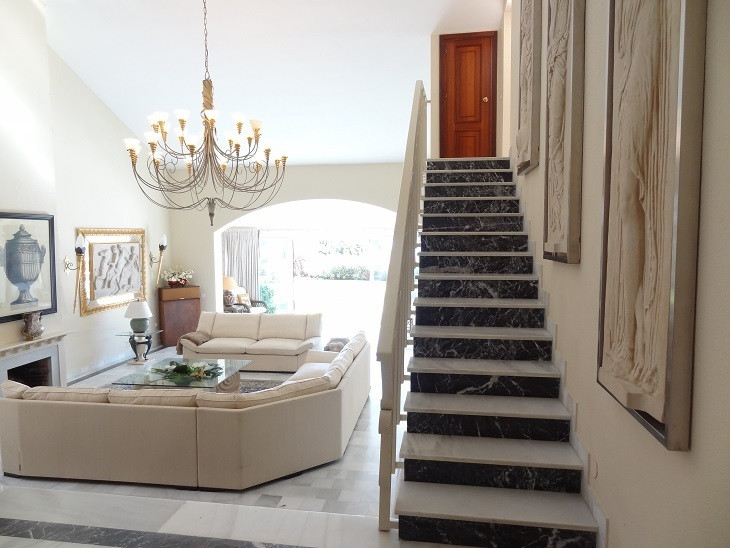 Villa te koop in Estepona R2133839