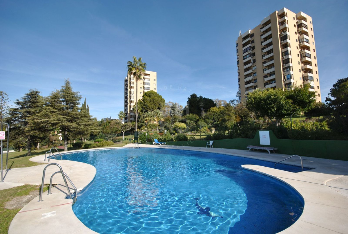 1 Bedroom Middle Floor Apartment For Sale Nueva Andalucía