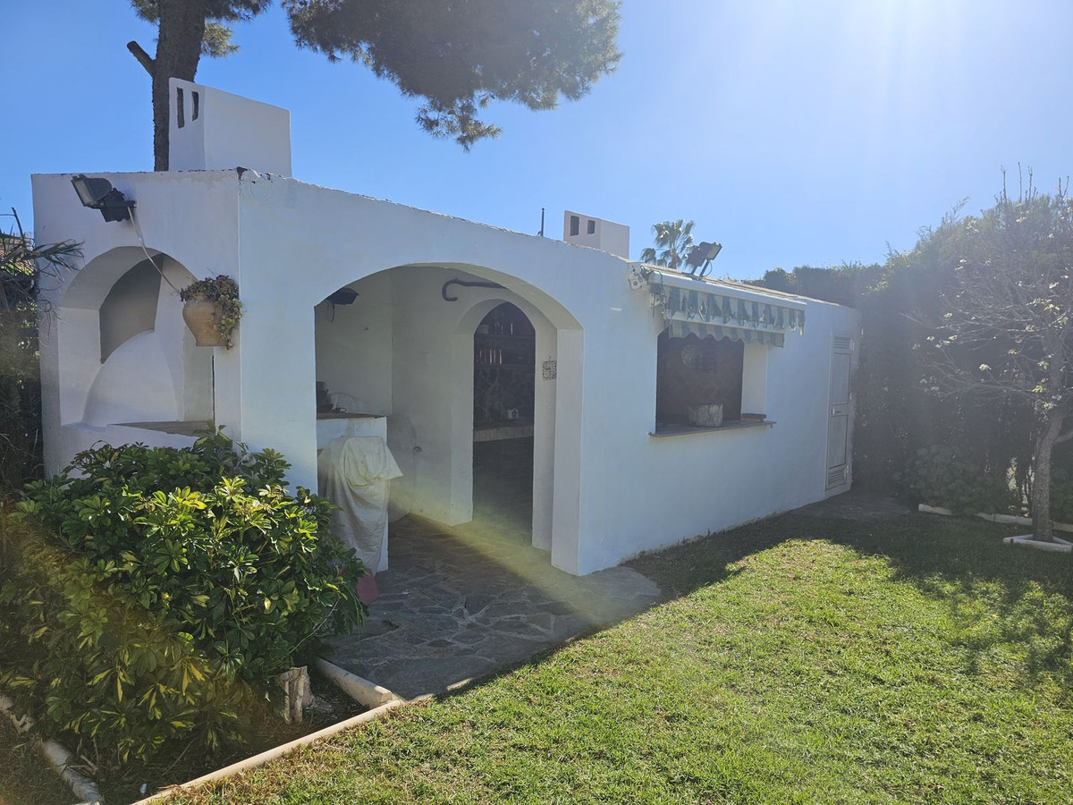 Villa te koop in Calahonda R4648006