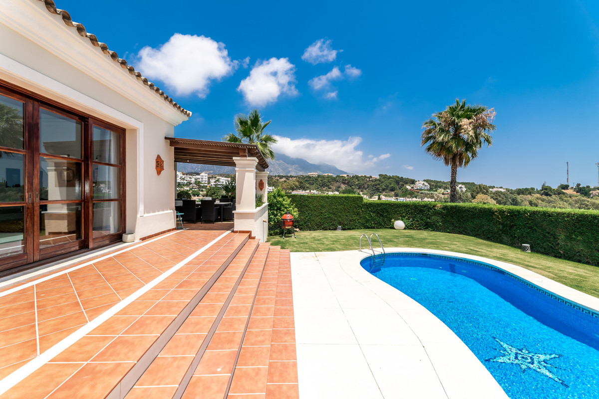Villa te koop in Nueva Andalucía R3898555