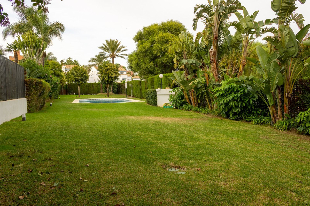 Villa te koop in Guadalmina Baja R4618678