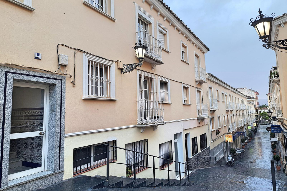 3 Bedroom Middle Floor Apartment For Sale Coín