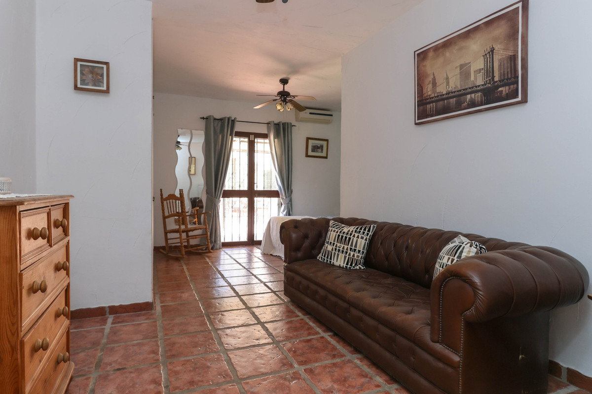 Villa te koop in Alhaurín de la Torre R4706080