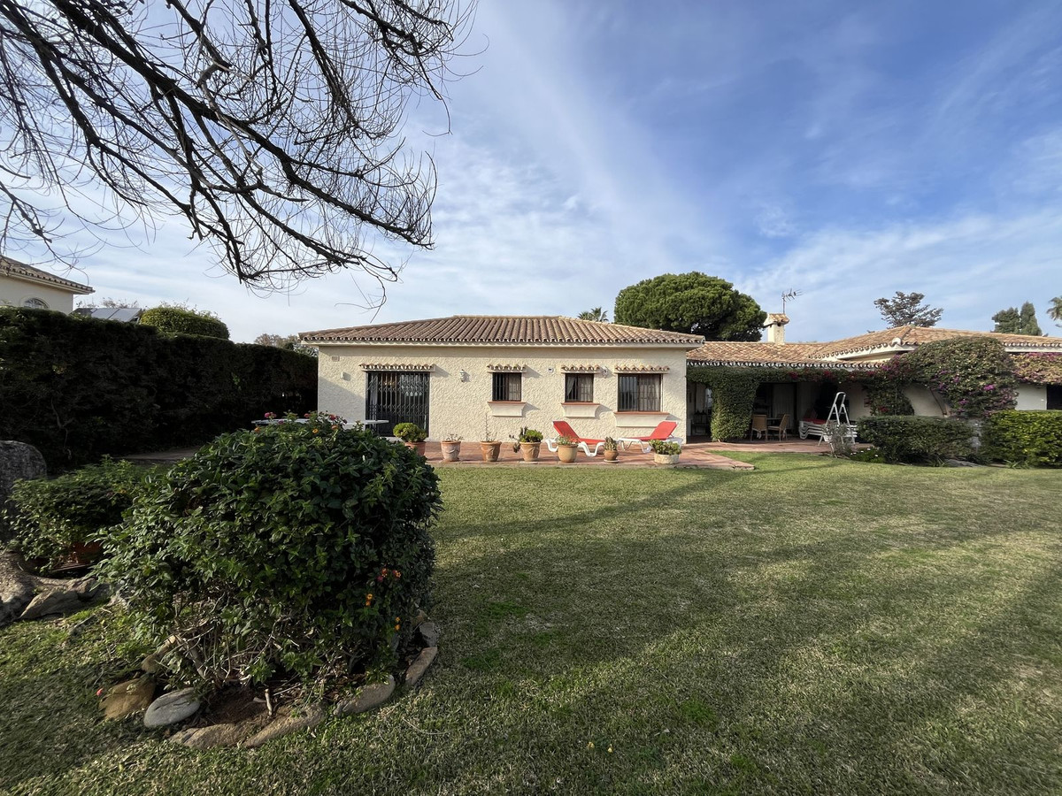 Villa te koop in Estepona R4633093