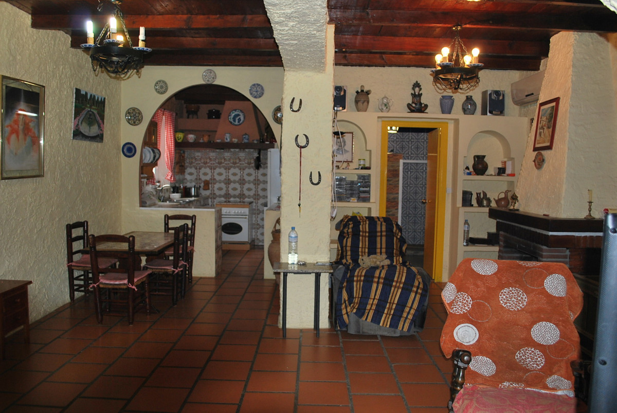 Villa te koop in Alhaurín de la Torre R3010597