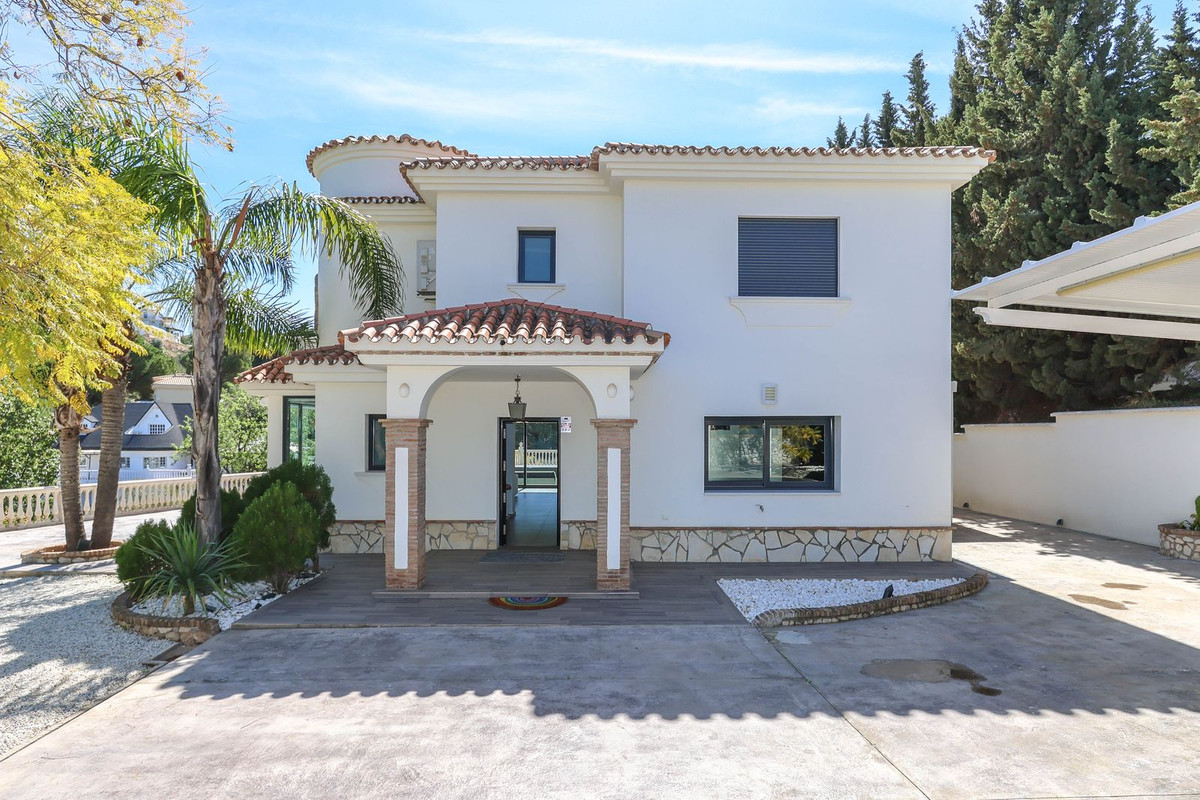 Villa te koop in Alhaurín de la Torre R4681942
