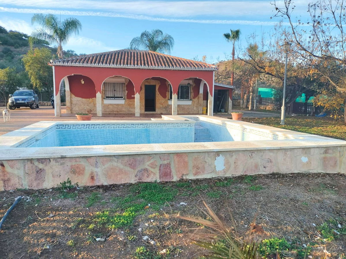 Villa te koop in Coín R4586092