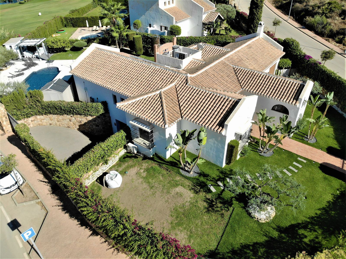 Villa te koop in Cerros del Aguila R4133581