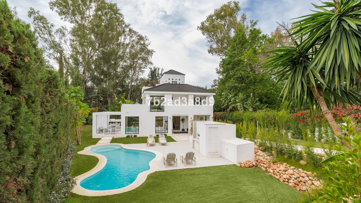 Villa te koop in Nueva Andalucía R4556305