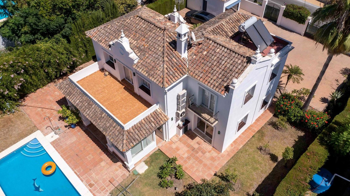 Villa te koop in El Paraiso R4502395