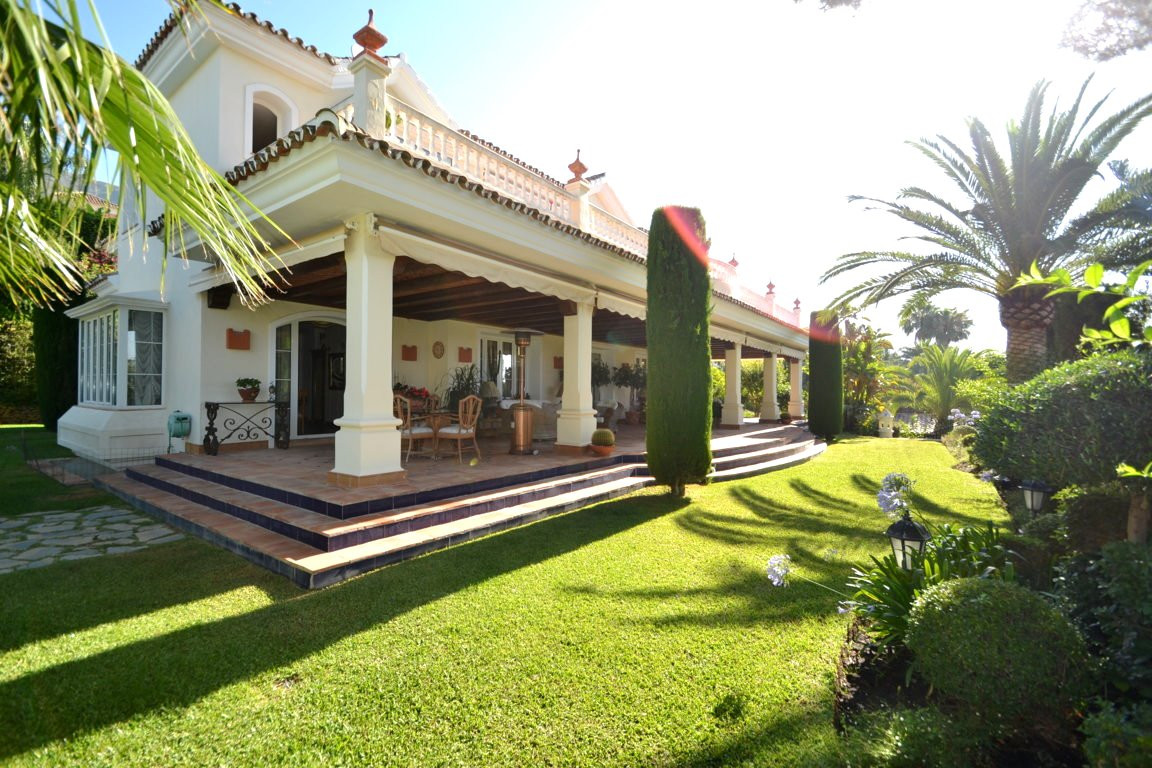 Villa te koop in Sierra Blanca R3214492