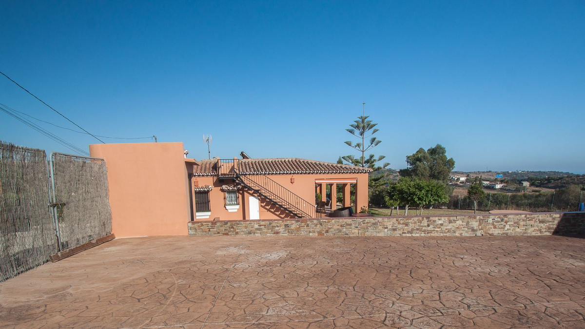 Villa te koop in Estepona R3520660