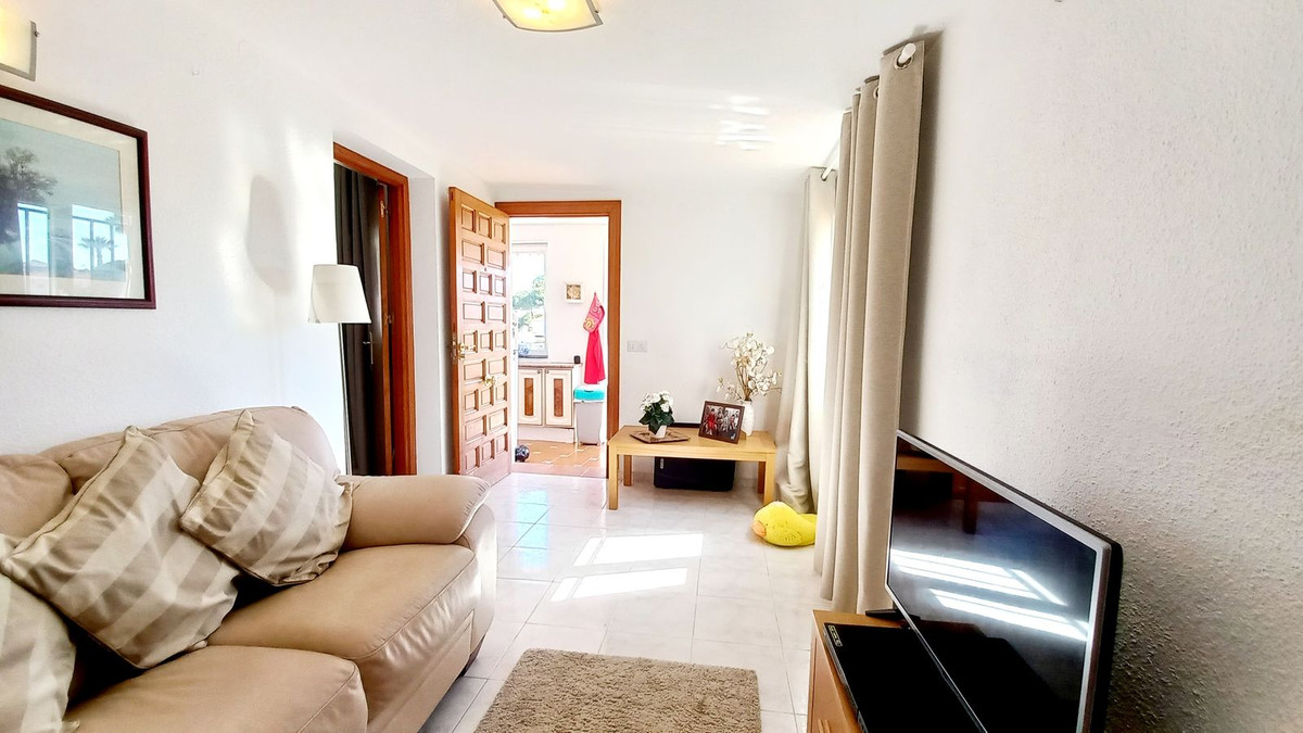 Villa te koop in El Faro R4670491