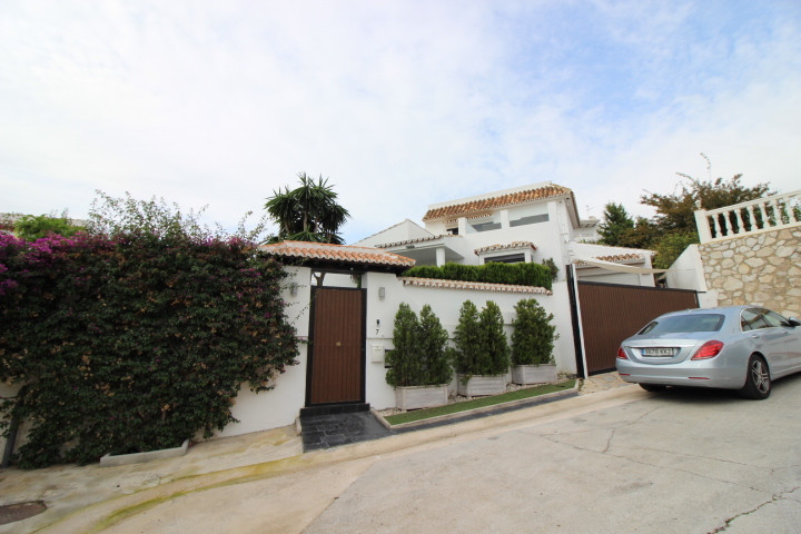 Villa te koop in Calahonda R3303052