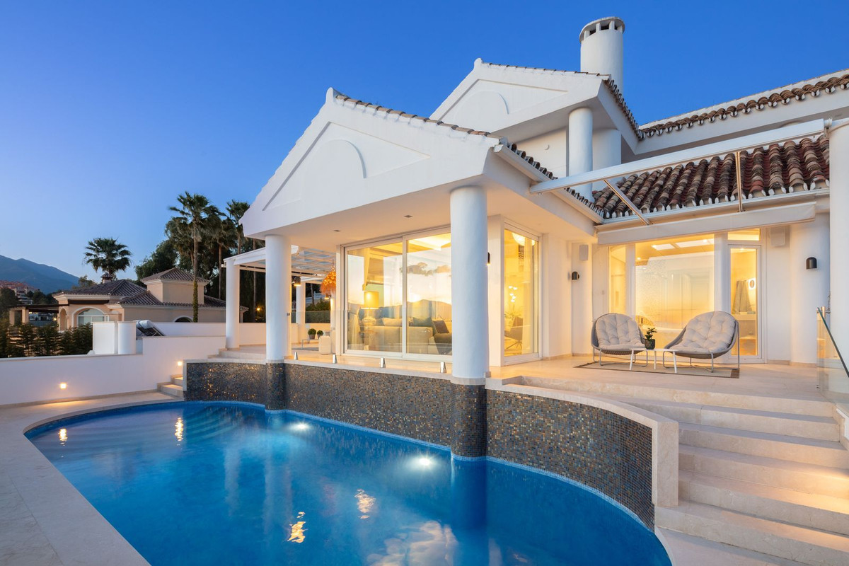 Villa te koop in Nueva Andalucía R4443682