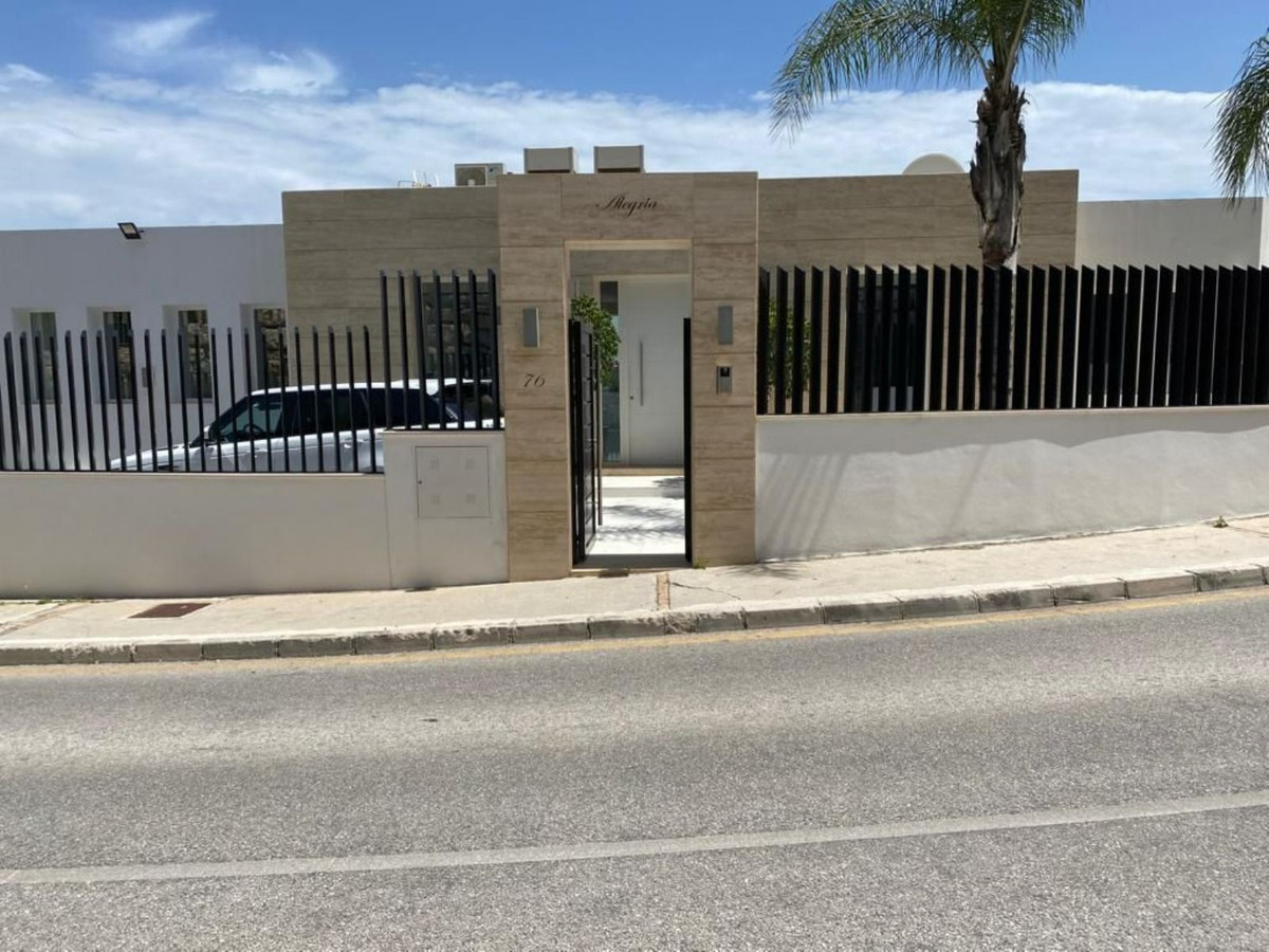 Villa te koop in Los Arqueros R4330654
