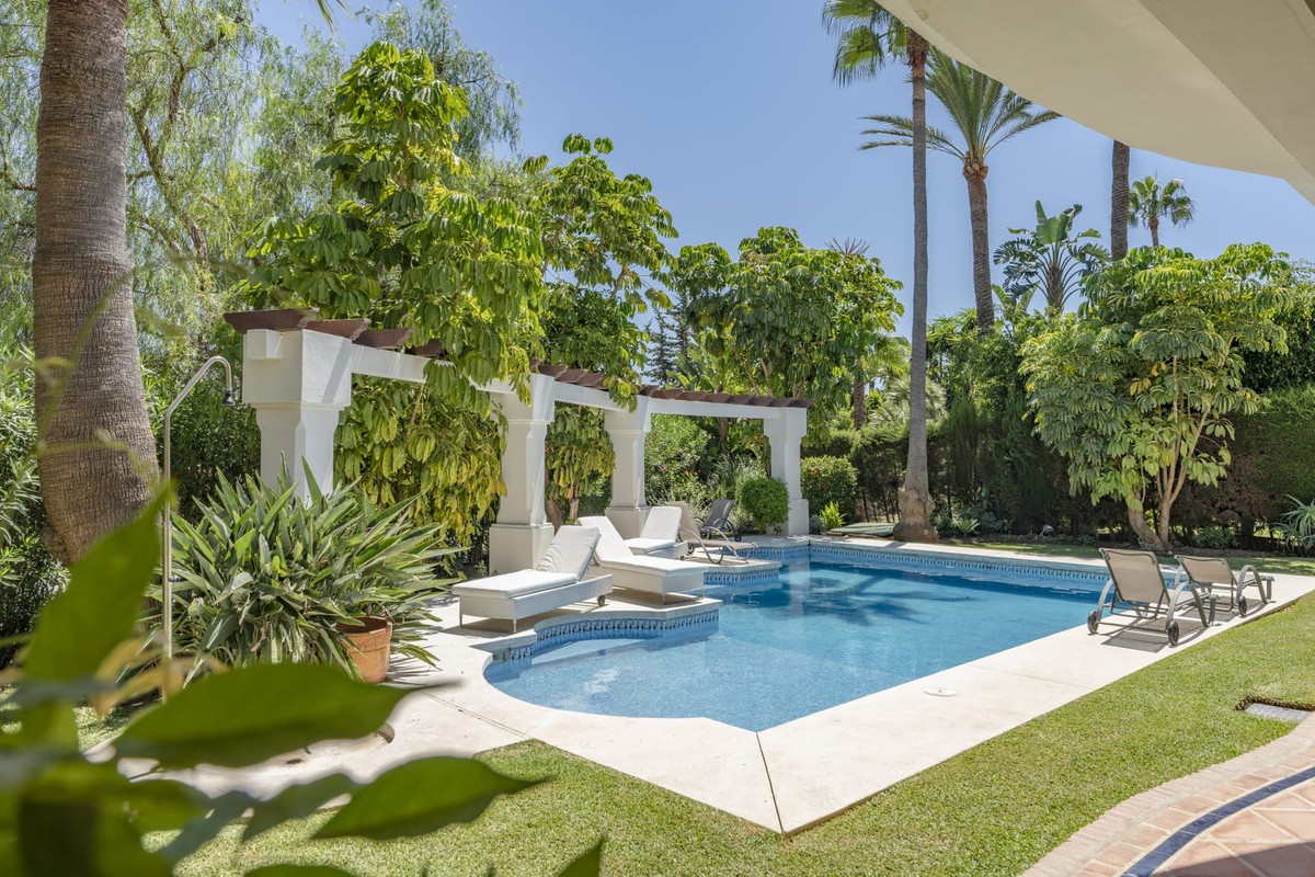 Villa te koop in Nueva Andalucía R4356319