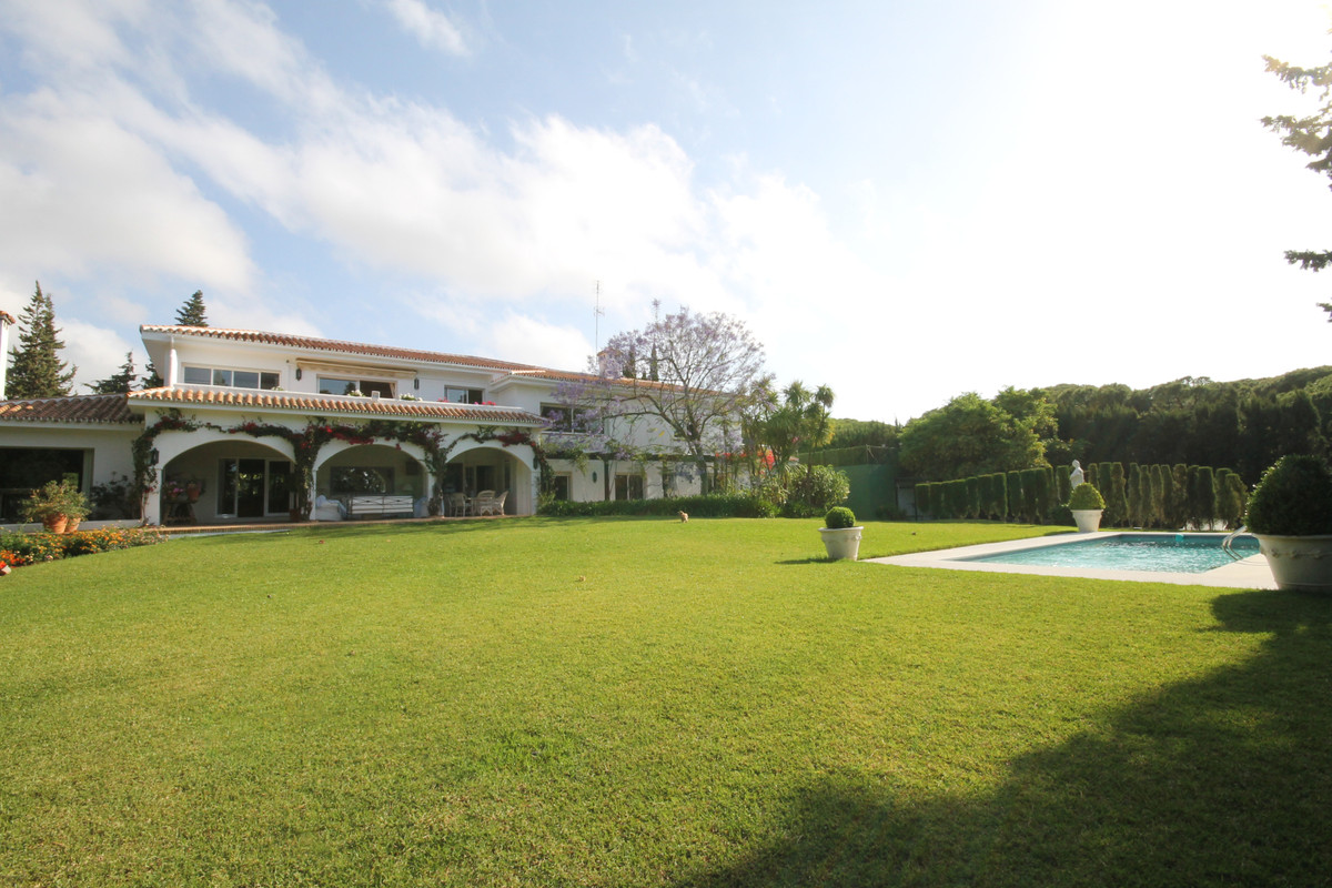 Villa te koop in Calahonda R3605285
