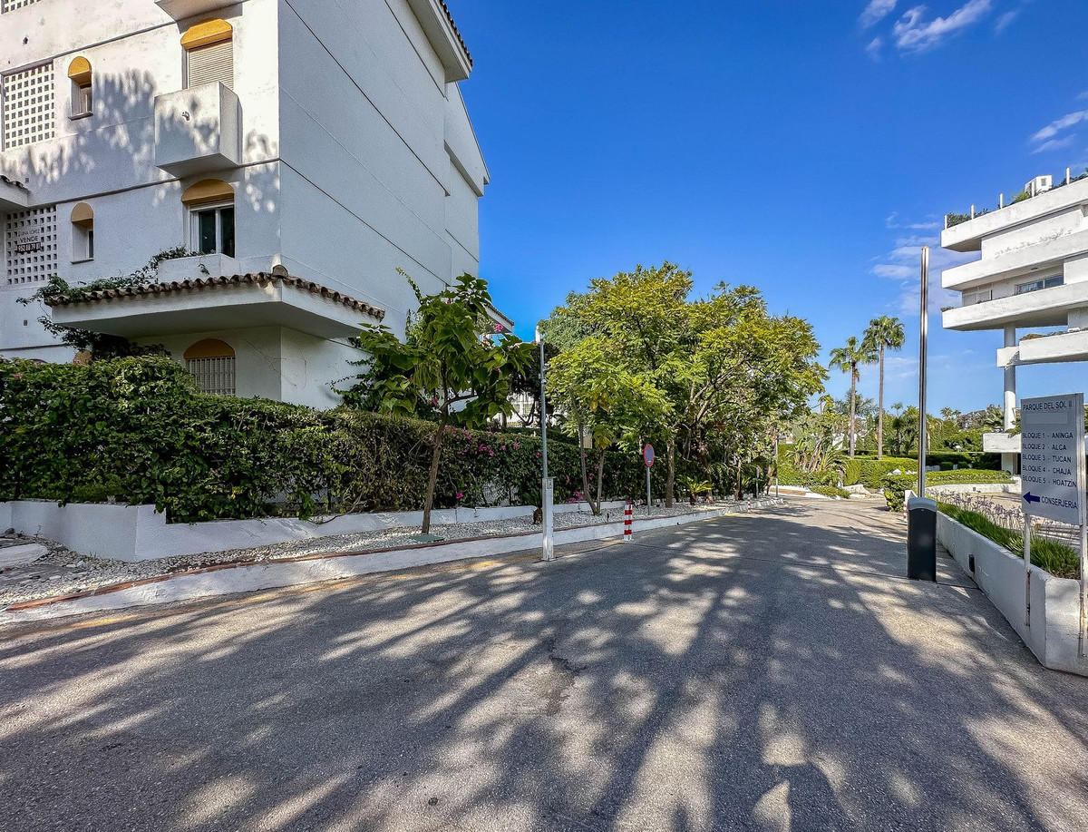 Appartement te koop in Guadalmina Baja R4422076