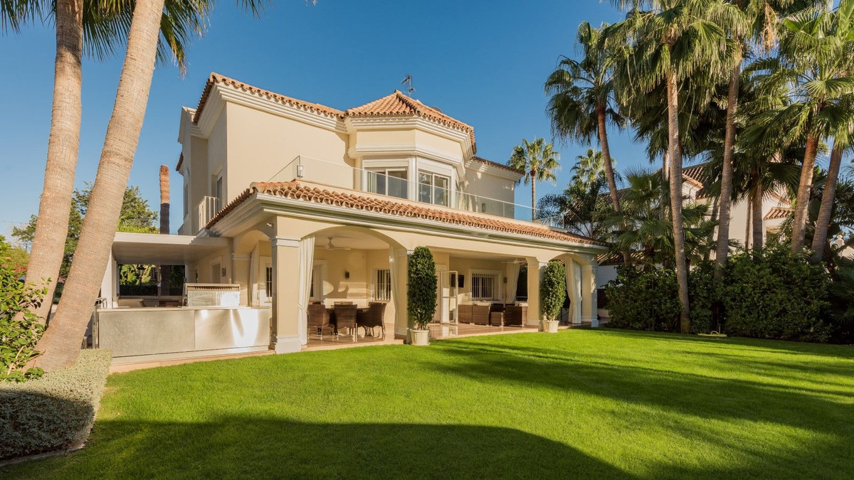 Villa te koop in San Pedro de Alcántara R4459240