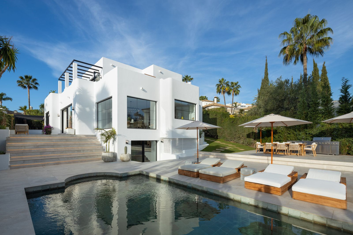 Villa te koop in Nueva Andalucía R4649617