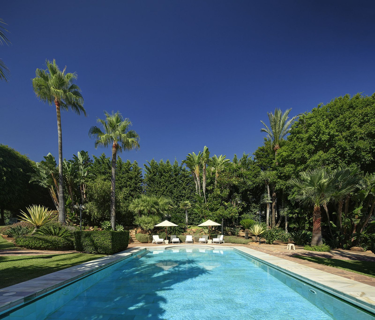 Villa te koop in Marbella R4101172