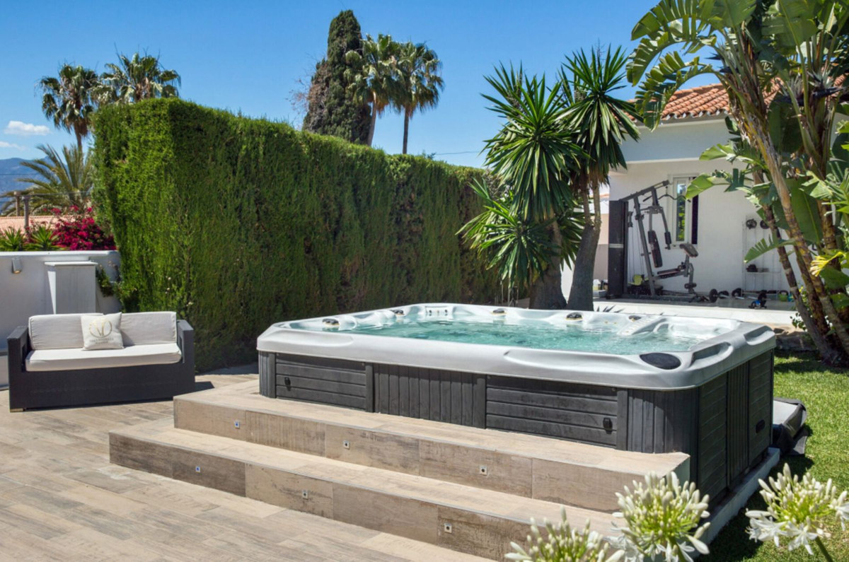 Villa te koop in Marbella R4647589