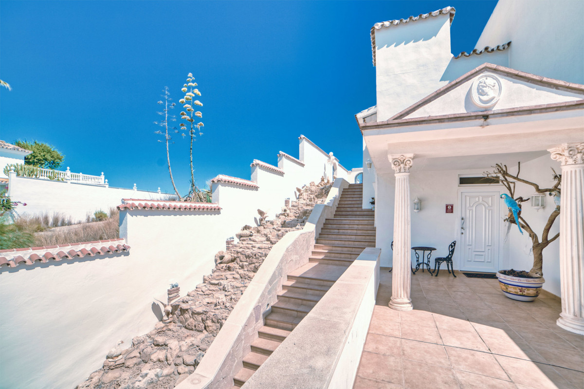 Villa con 5 Dormitorios en Venta Cerros del Aguila