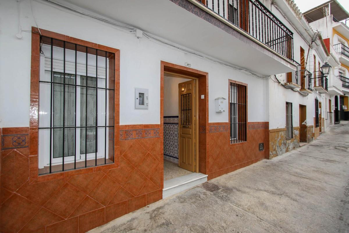 4 Bedroom Townhouse For Sale, Guaro