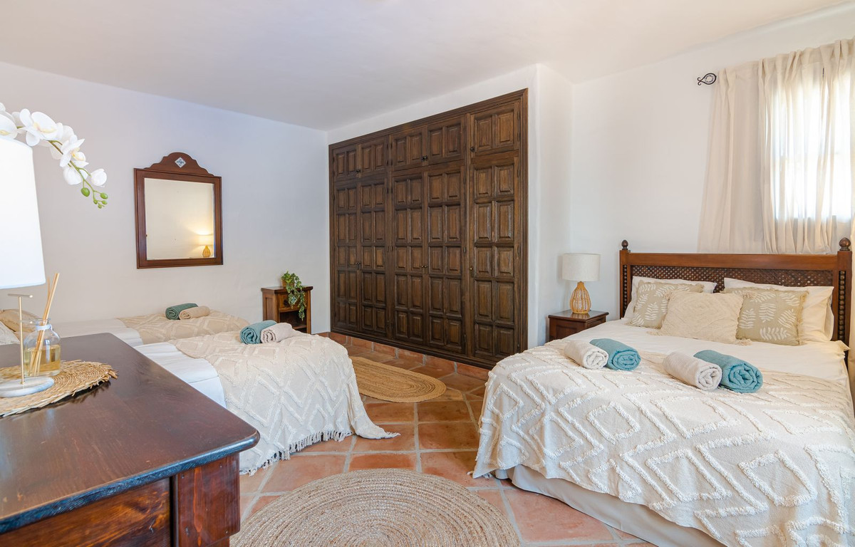 Villa con 7 Dormitorios en Venta El Madroñal