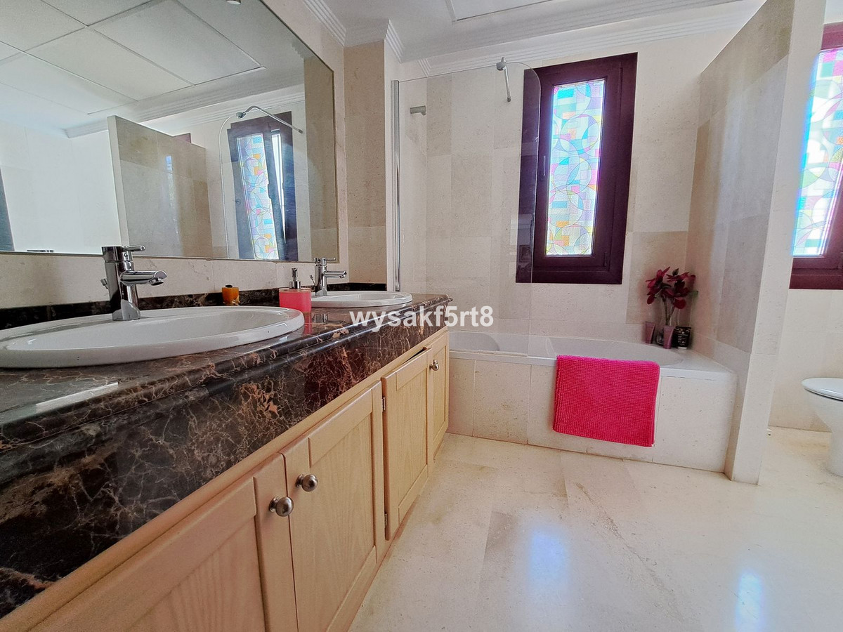 Appartement te koop in Casares Playa R4434457