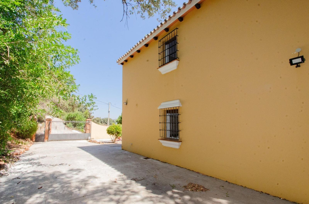 Villa te koop in Alhaurín de la Torre R4677787