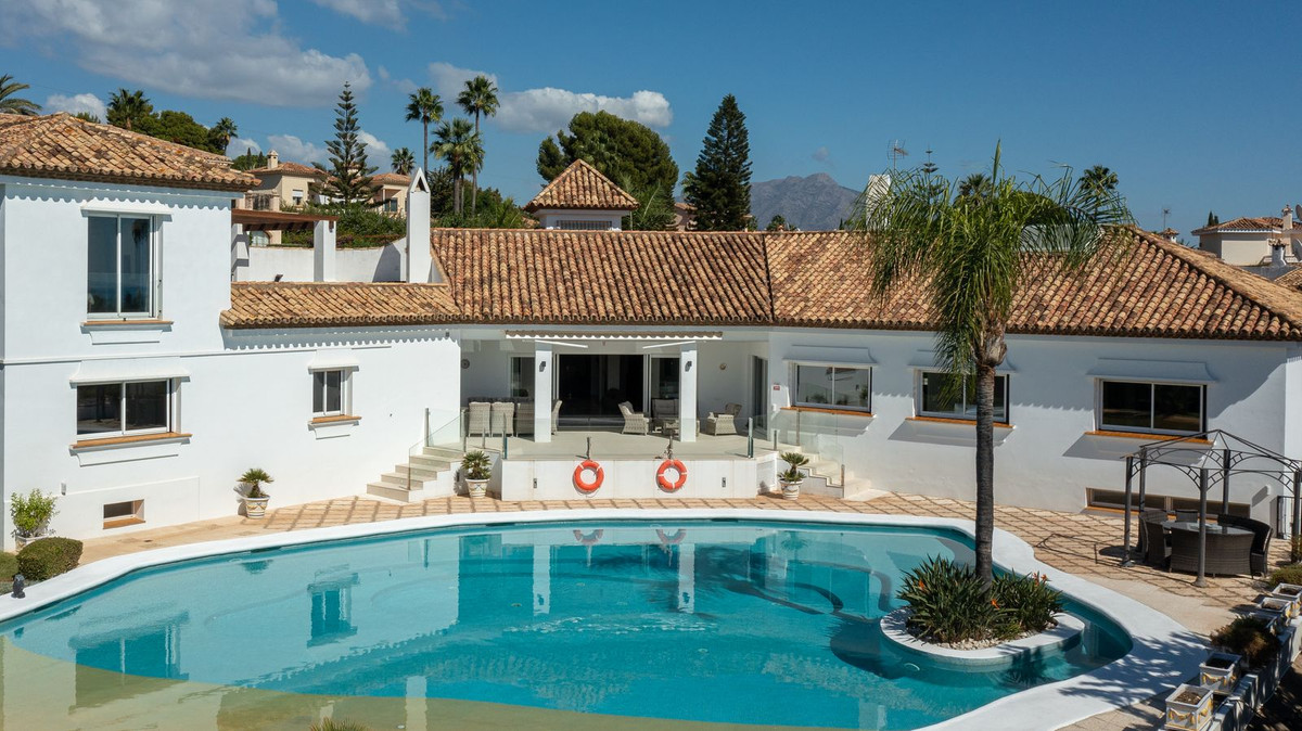 Villa te koop in El Paraiso R4170868