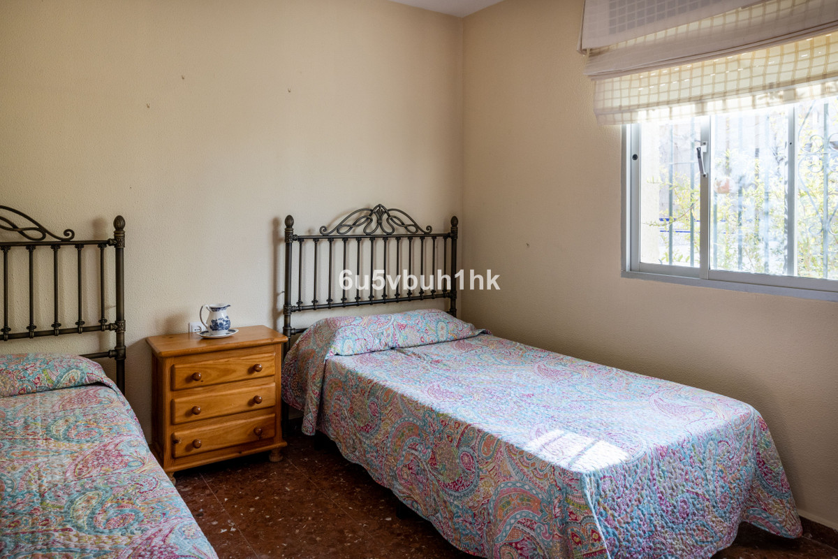 Unifamiliar con 6 Dormitorios en Venta Málaga