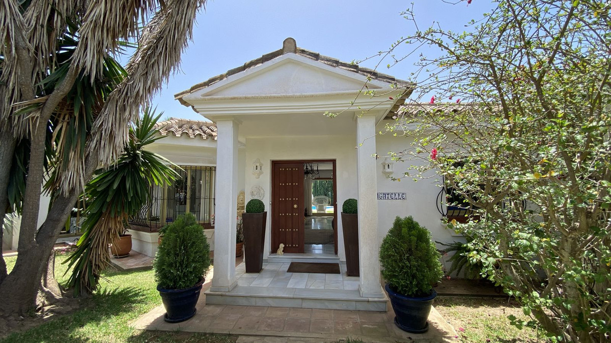 Villa te koop in Las Chapas R4080832