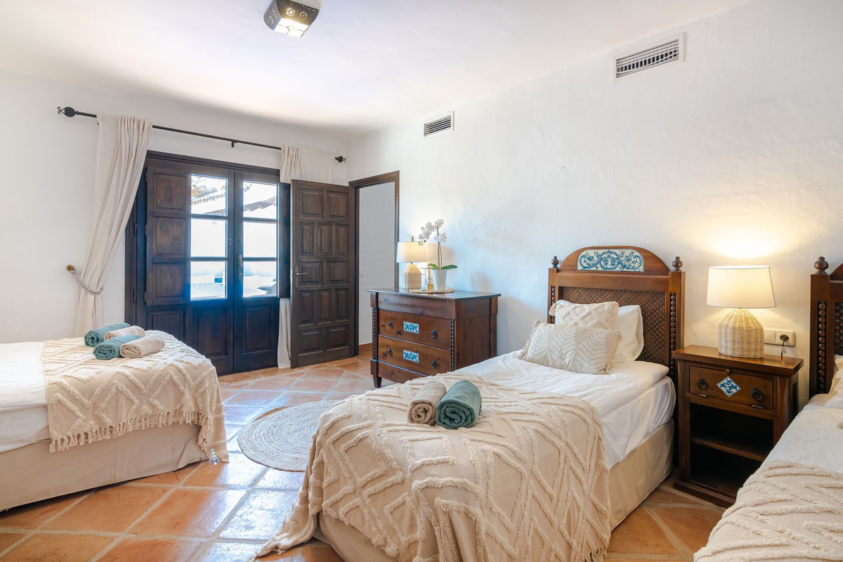 Villa con 7 Dormitorios en Venta El Madroñal